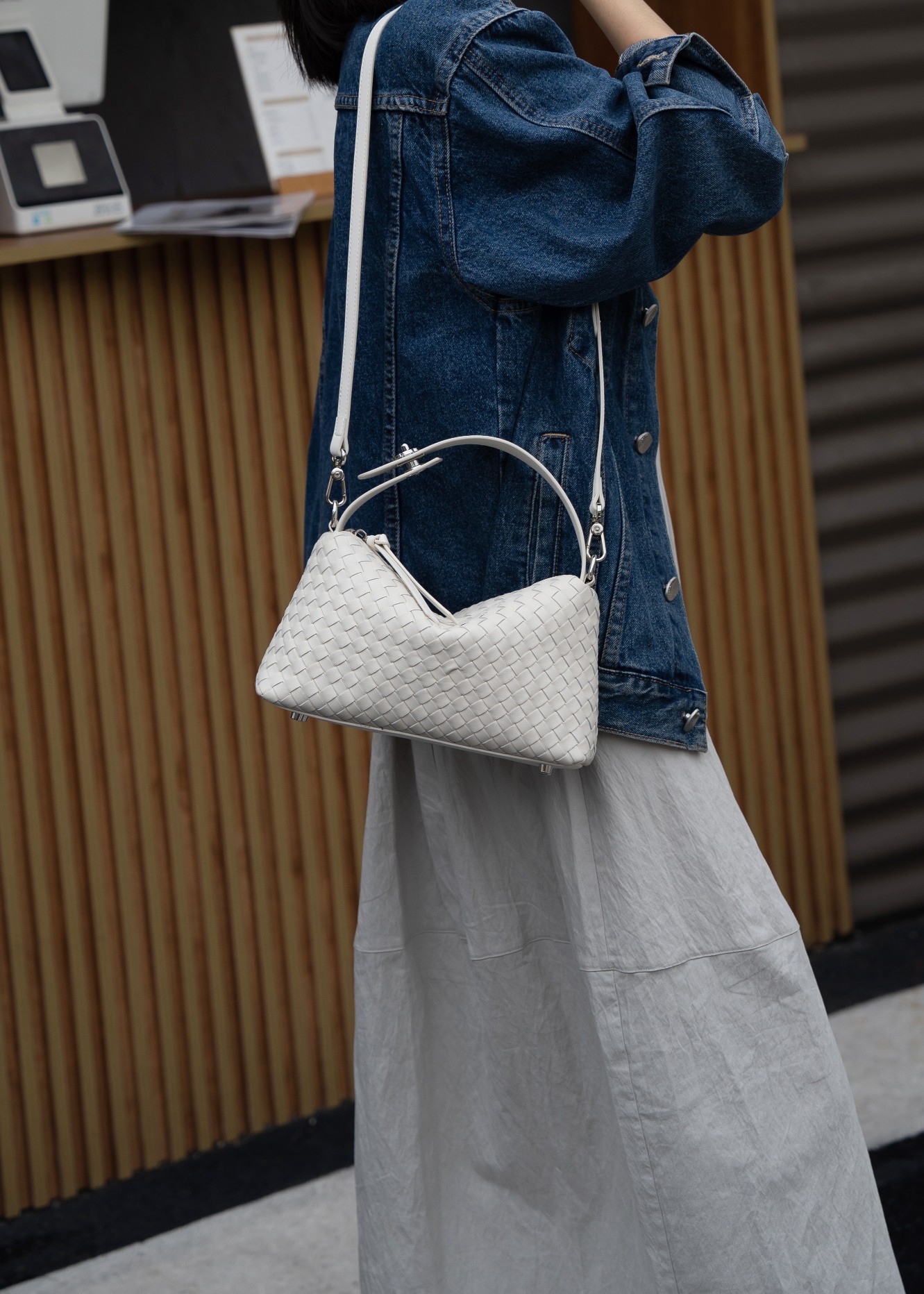 Women's White Woven Mini Top-Handle Crossbody Bag